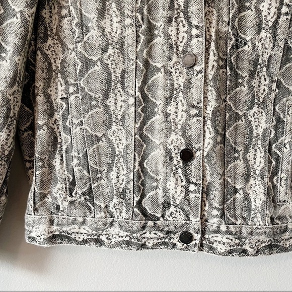 🐍 BLANKNYC Snake Along Python Print Denim Jacket Button Front Size Small - Picture 8 of 13